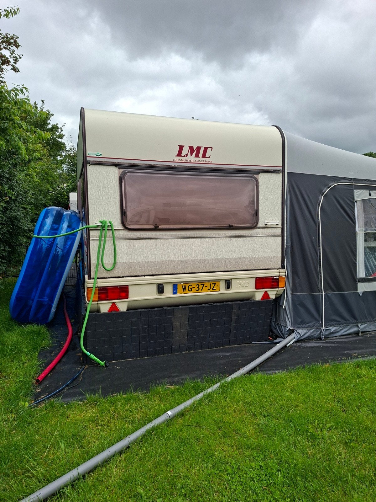 LMC Caravan met voortent en airco weekend van 20-6 Kaatsheuv, Rondzit, Particulier, 4 tot 5 meter, Koelkast