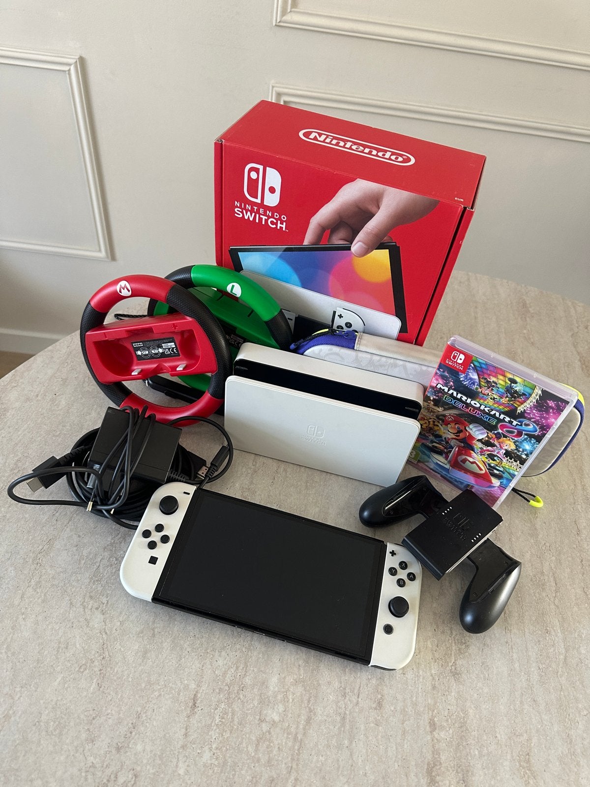 Nintendo Switch OLED met Mario Kart 8 Deluxe en stuurtjes