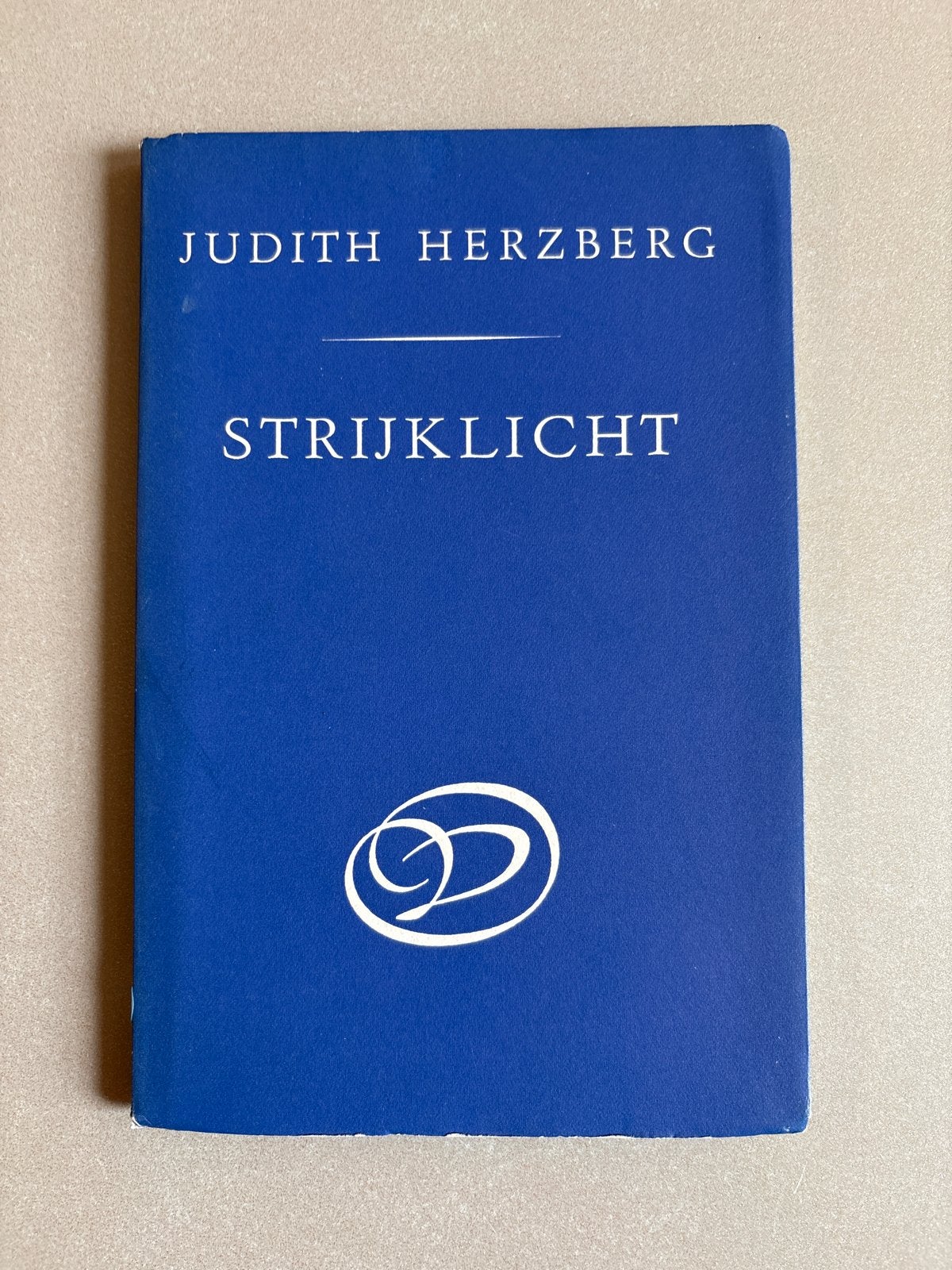 Strijklicht - Judith Herzberg (G.A. van Oorschot), Ophalen of Verzenden, Zo goed als nieuw, Nederland