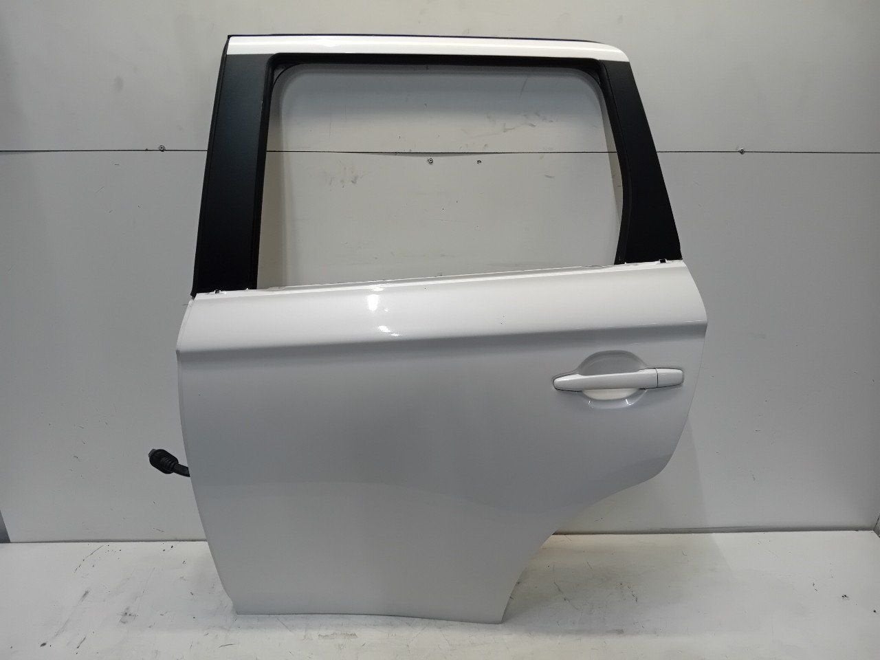 Portier links achter Mitsubishi Outlander, Auto-onderdelen, Onderdelen@venauto.nl, Van der Ven Autorecycling B.V., Gebruikt, Ettenseweg 76, 4706 PB Roosendaal, The Netherlands