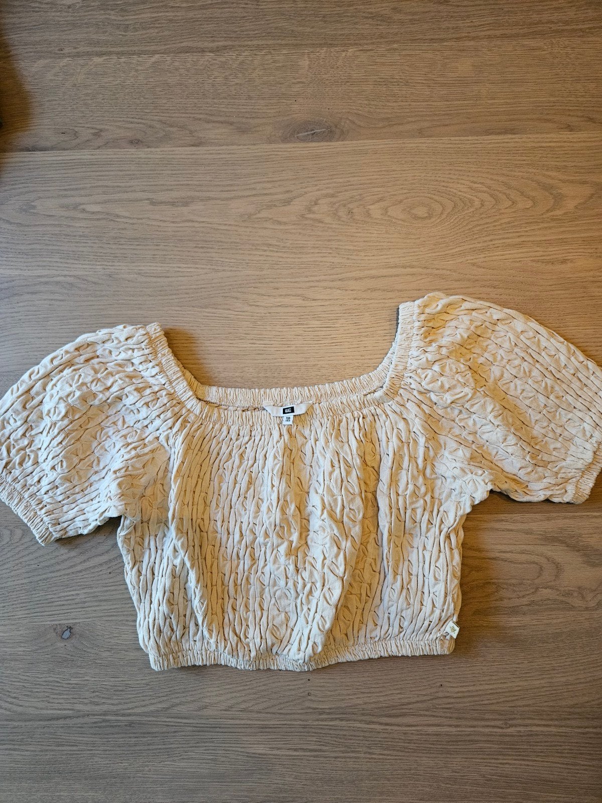 WE beige crop top met korte pofmouwen, maat 146/152, Kinderen en Baby's, Ophalen of Verzenden, Zo goed als nieuw, Meisje, Shirt of Longsleeve