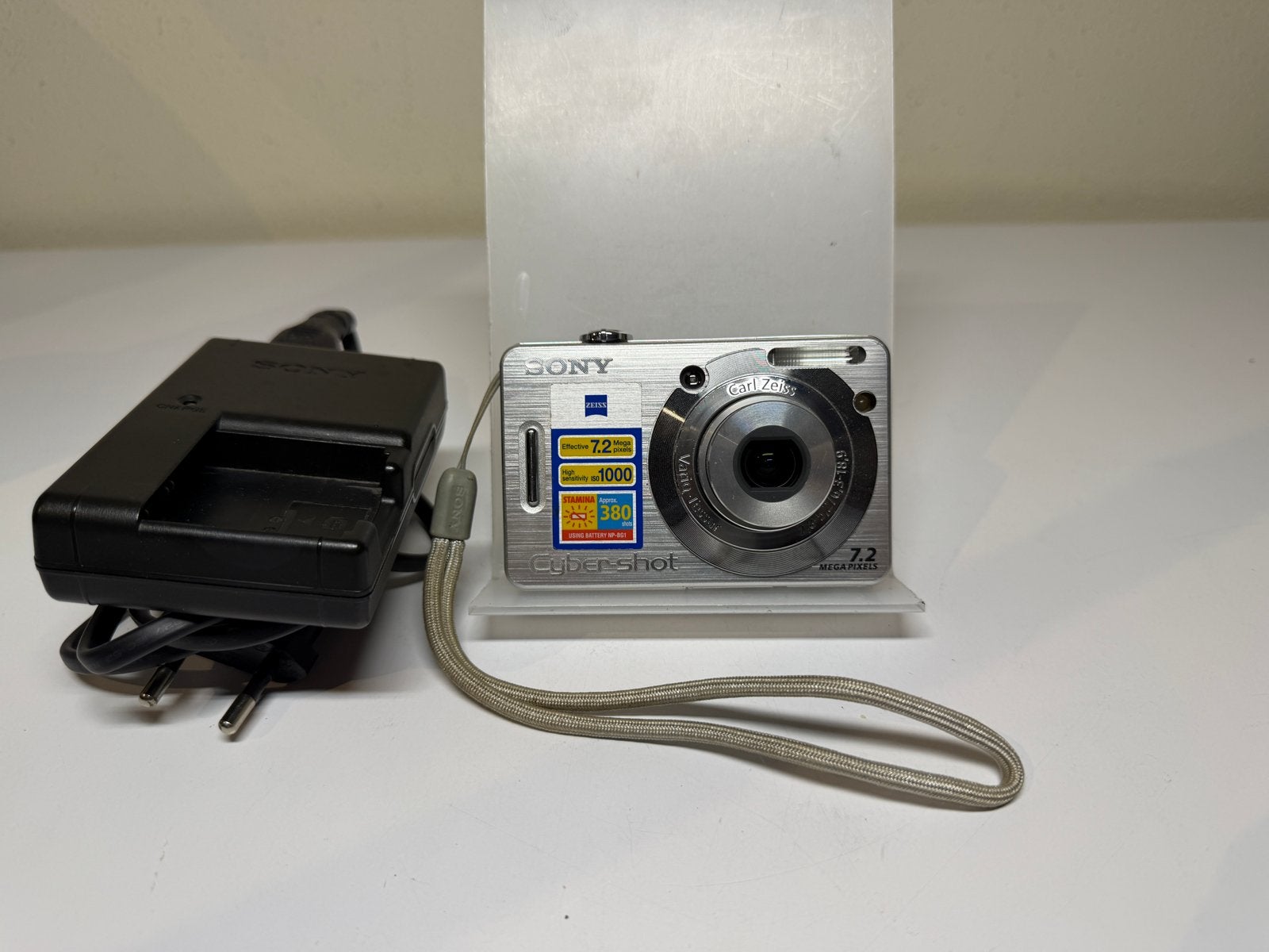 Sony Cyber-shot DSC-W55 7.2 MP met Carl Zeiss lens, Ingebouwde flitser, Gebruikt, Oplader, Ophalen of Verzenden