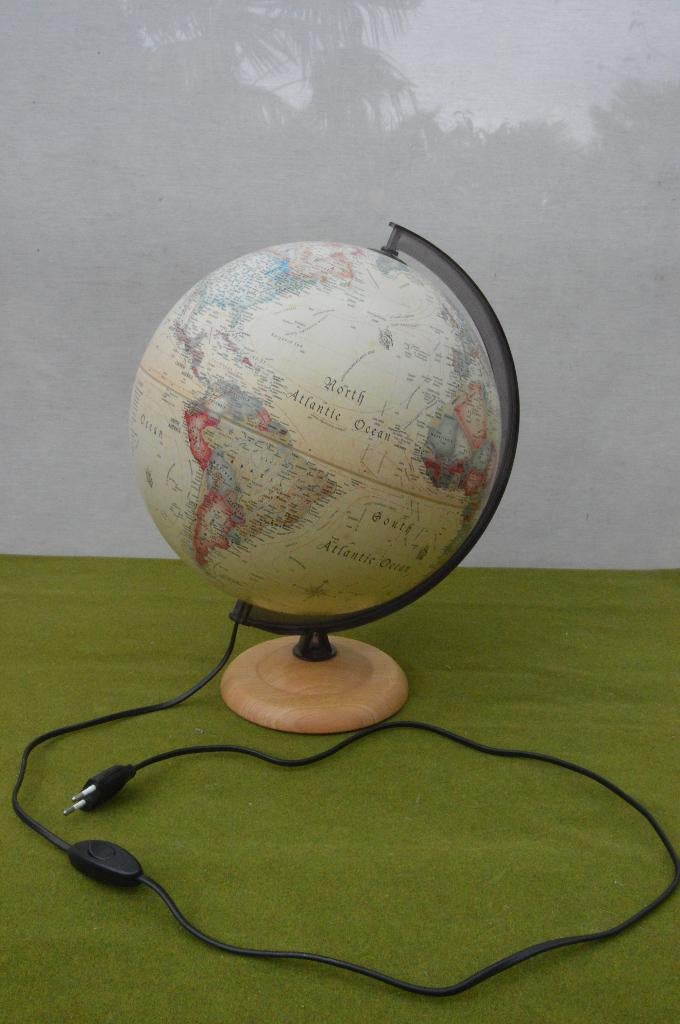 Deense Atmosphere wereldbol/ globe met verlichting houten vo, Huis en Inrichting, Ophalen of Verzenden, Verlicht, Gebruikt