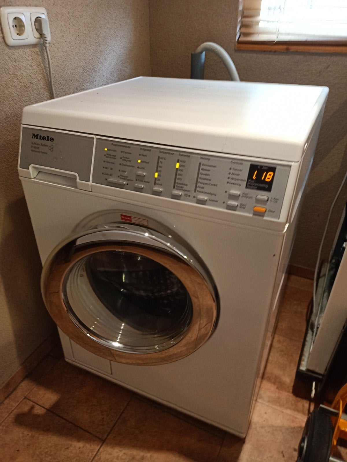 Te koop 4 Miele wasmachine's voor onderdelen. Prijs 75 p/s, Ophalen, Niet werkend, 1200 tot 1600 toeren, 85 tot 90 cm
