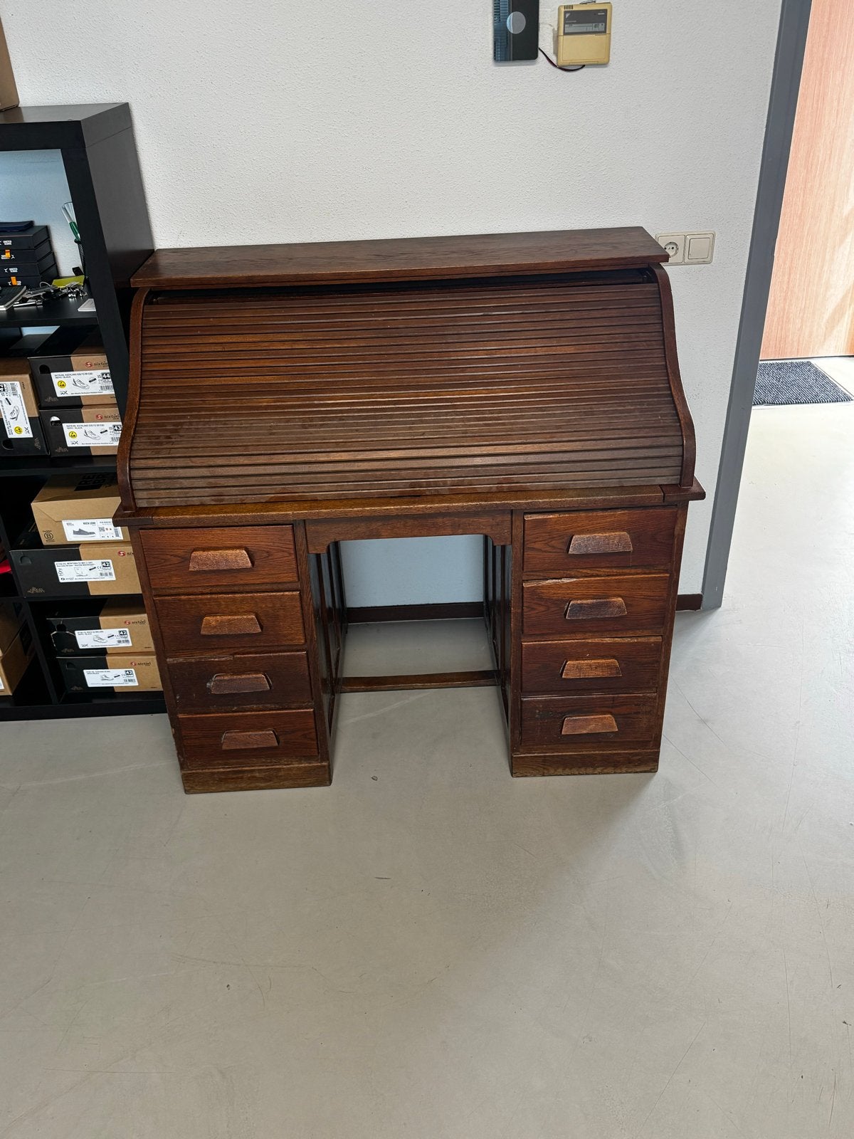 Antiek rolluikbureau van eikenhout, Ophalen