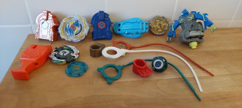 Beyblade burst tollen met onderdelen ., Ophalen of Verzenden, Jongen of Meisje