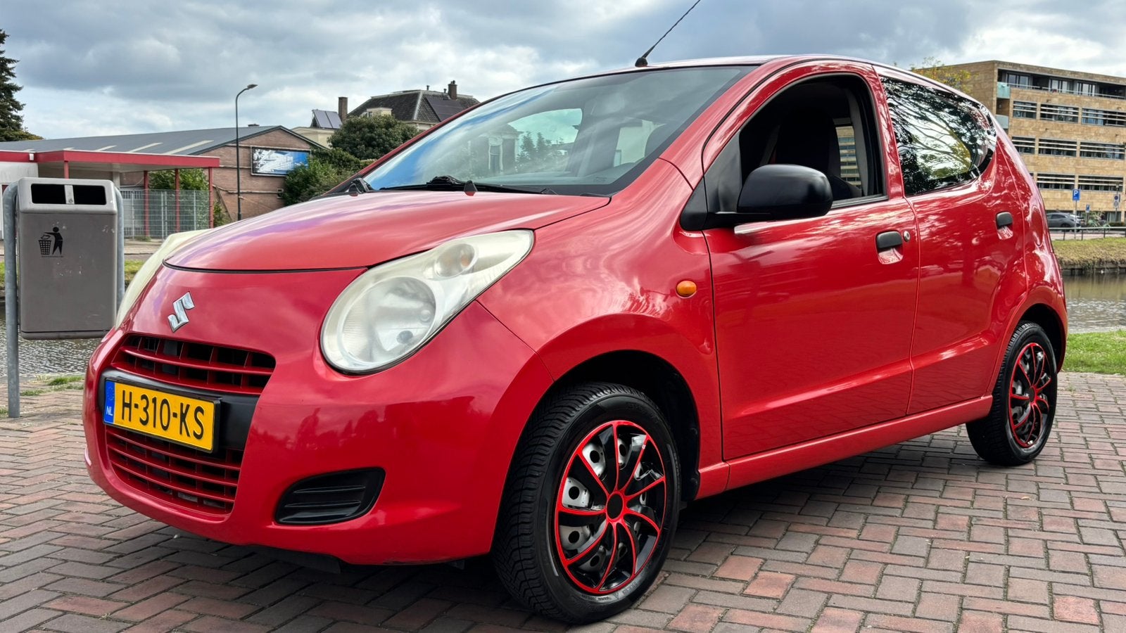 Suzuki Alto 1.0 2010 Rood NIEUWSTAAT, Auto's, Voorwielaandrijving, Stof, Startonderbreker, 4 stoelen