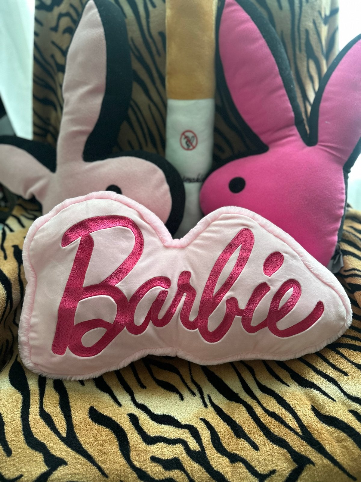 BARBIE - Sierkussen | Roze | Mattel | Y2K | Retro | Pink, Overige merken, Inclusief binnenkussen, Ophalen of Verzenden, Zo goed als nieuw