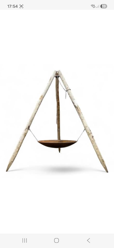 Basale Houten Driepoot BBQ met Zwevende Vuurschaal, Tuin en Terras, Vuurkorven, Ophalen, Zo goed als nieuw, Vuurkorf