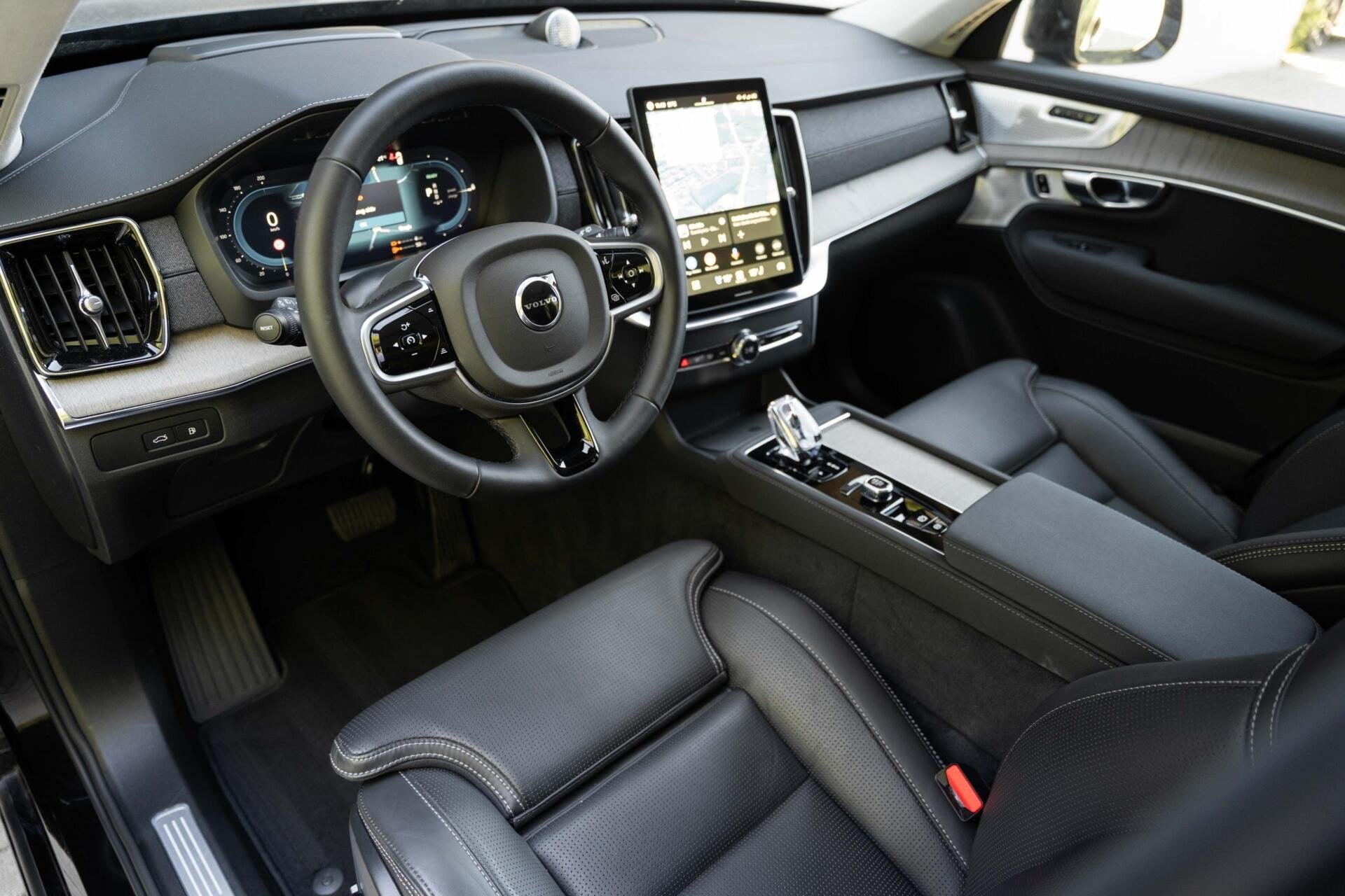 Volvo XC90 T8 Ultra Dark B&W Pano Massage Ventilatie 22", Auto's, Gebruikt, Zwart, 4 cilinders, 1969 cc