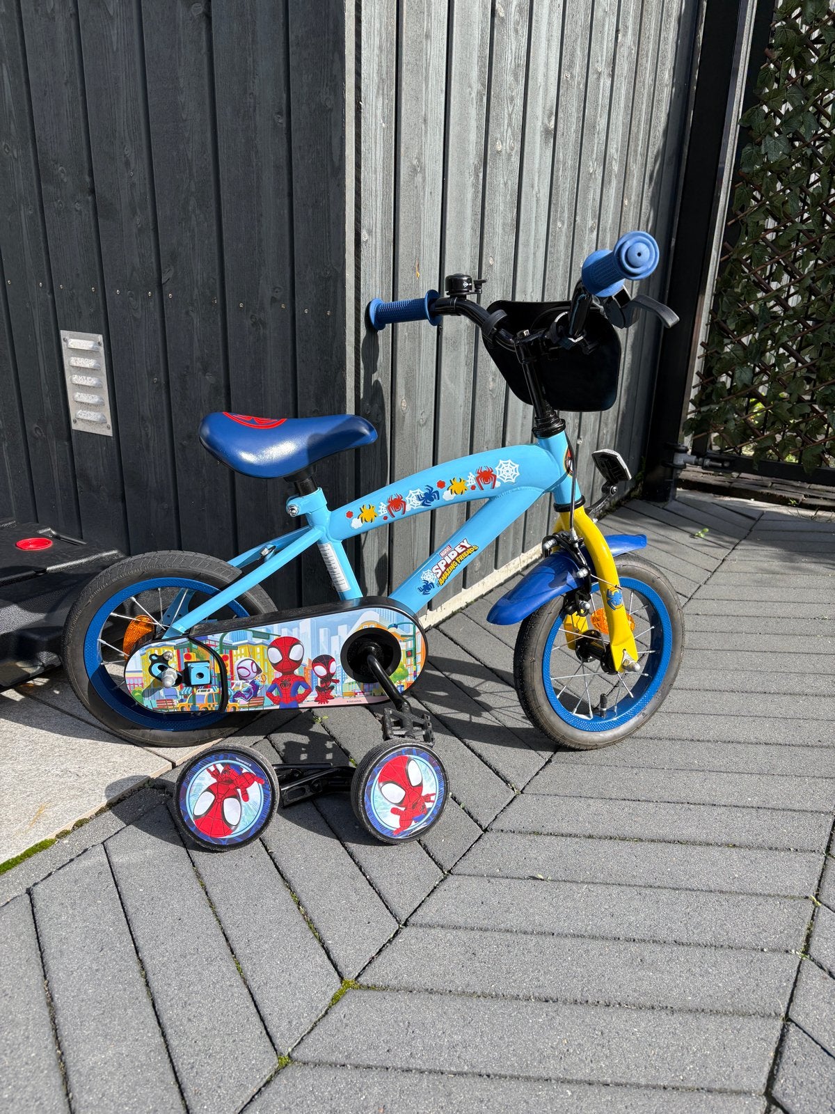 Spidey 12 inch kinderfiets met zijwieltjes - Gebruikt, Fietsen en Brommers, Terugtraprem, Zijwieltjes, Gebruikt, Ophalen of Verzenden