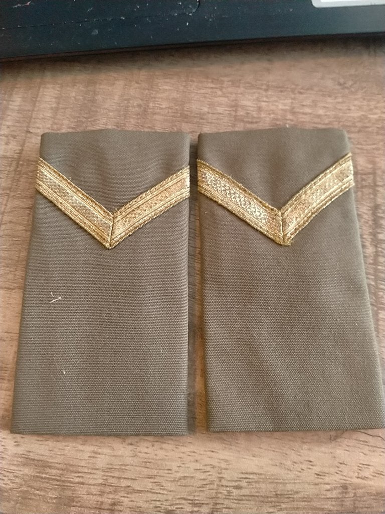 NL , KL , Sergeant epauletten , regenjas model, Verzenden, Landmacht, Nederland, Embleem of Badge