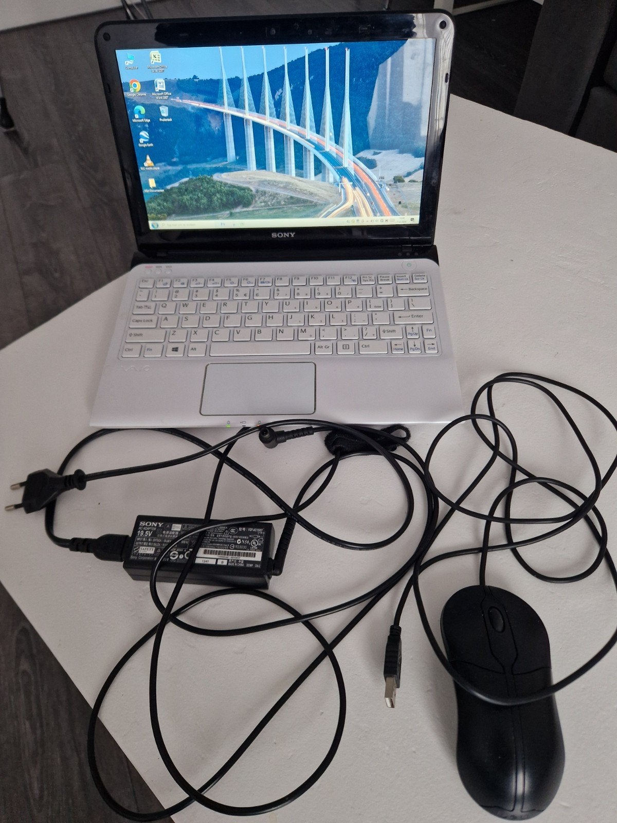 Sony VAIO Laptop - Wit, Compleet met Muis, Computers en Software, Windows Laptops, Ophalen, Gebruikt, 2 tot 3 Ghz