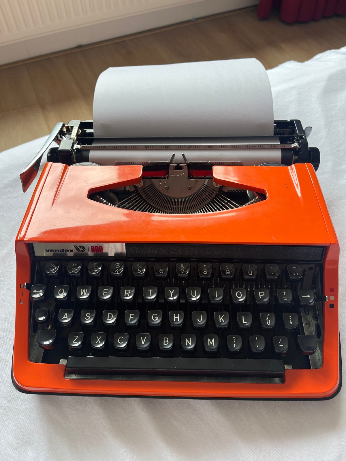 Vintage oranje Vendex 800 met koffer, Diversen, Typemachines, Ophalen of Verzenden, Gebruikt