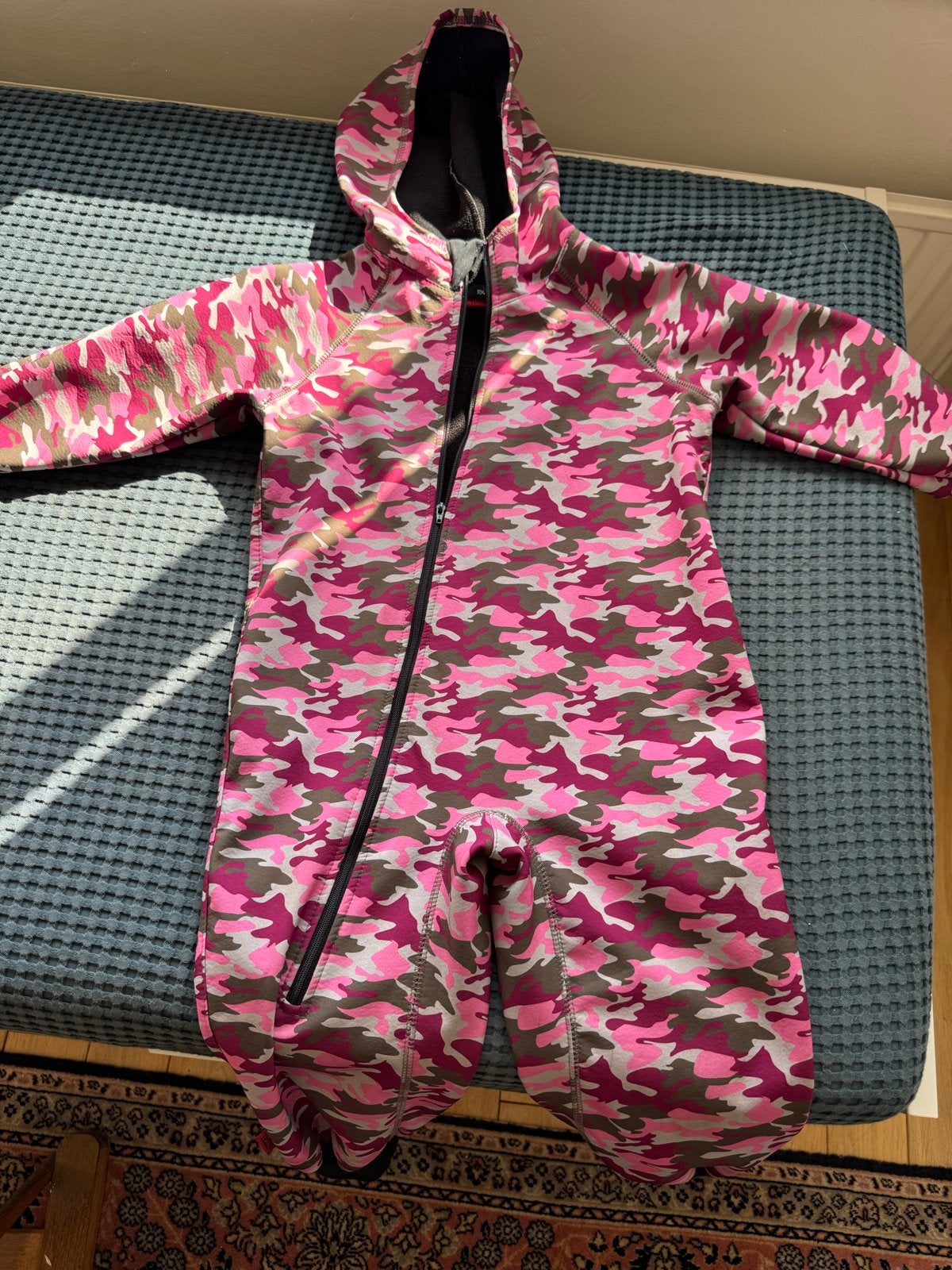 Roze camouflage skipak/fleece onesie maat 104, Ophalen, Zo goed als nieuw, Meisje, Overige typen