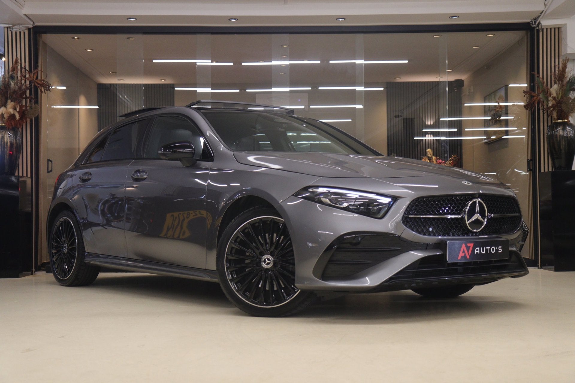 Mercedes-Benz A-klasse 250 e AMG Line PANO/360CAM/HUD/ACC/BL, Auto's, Gebruikt, Euro 6, Alcantara, 163 pk
