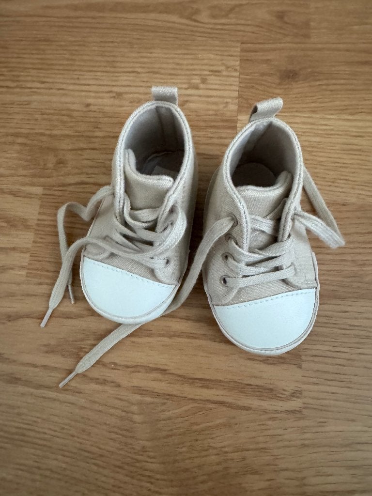 Leuke babyschoentjes - beige maat 18, Schoentjes, Jongetje of Meisje, Nieuw, Ophalen of Verzenden