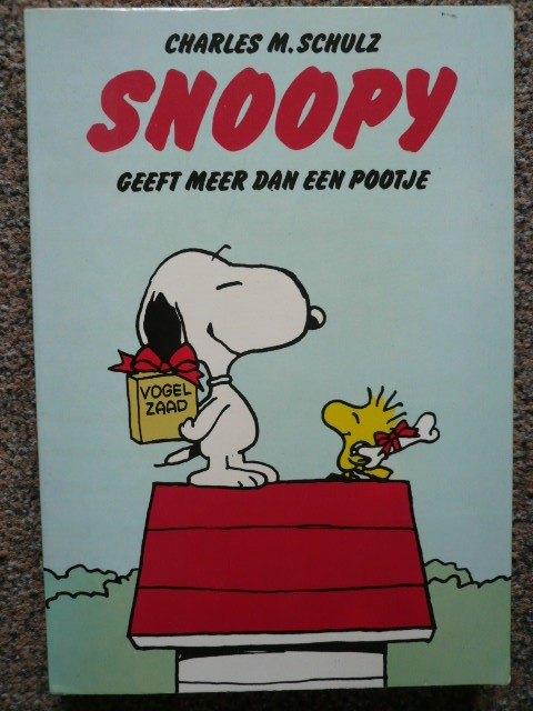 boek Snoopygeeft meer dan een pootje Charles M.Schulz, Ophalen of Verzenden, Snoopy, Zo goed als nieuw, Overige typen