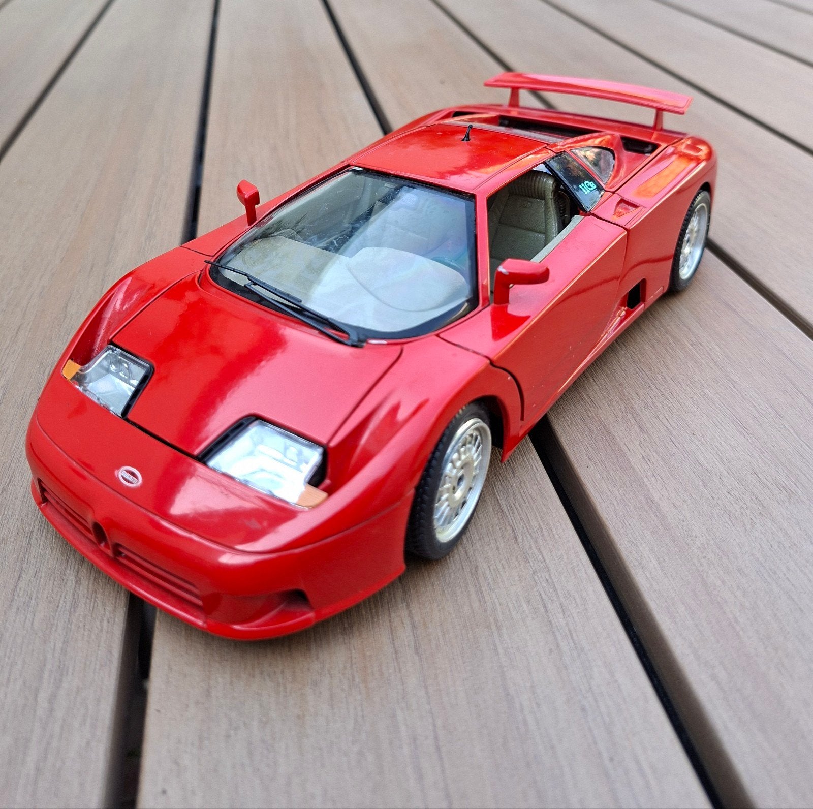 Bburago Bugatti EB 110 (1991) 1:18 modelauto rood, Hobby en Vrije tijd, Modelauto's | 1:18, Ophalen of Verzenden, Gebruikt, Auto
