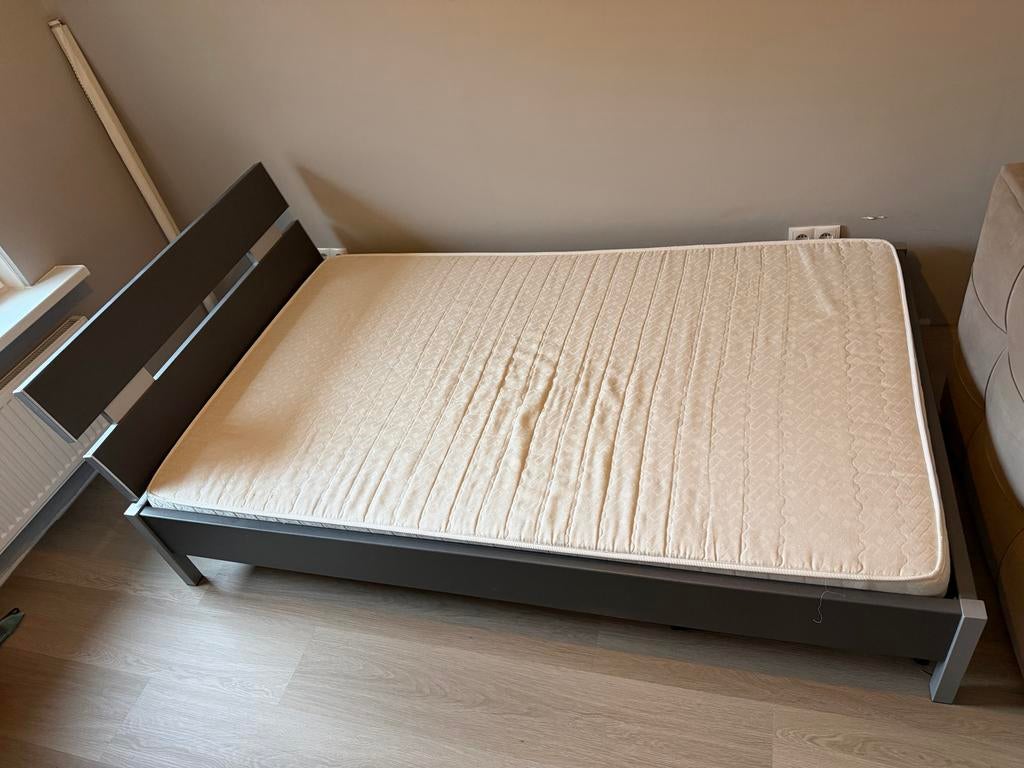 Antraciet grijs bedframe 128x215cm, matrasmaat 120x200cm, Huis en Inrichting, Slaapkamer | Bedden, Ophalen, Gebruikt, Twijfelaar