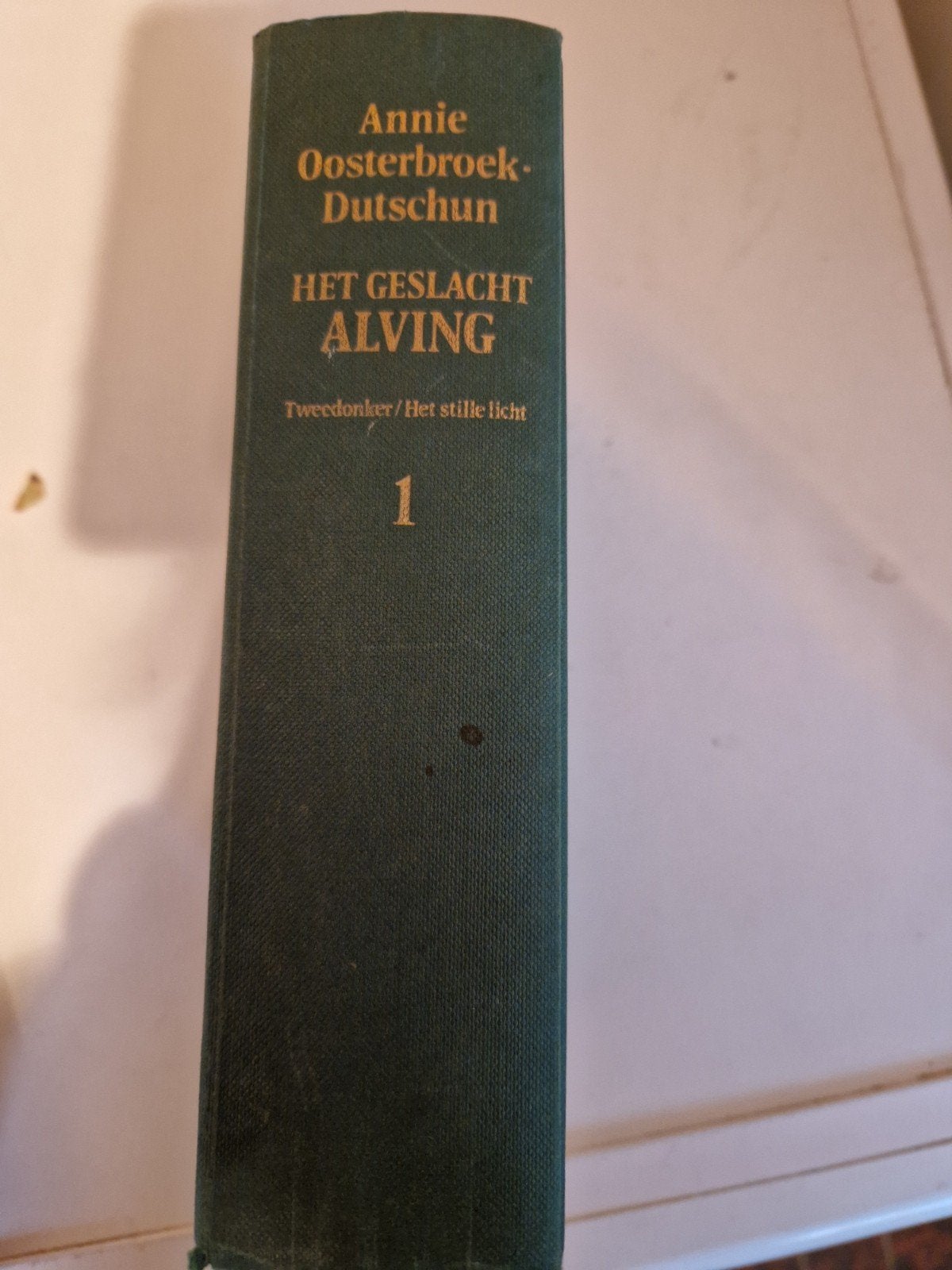 Het Geslacht Alving 1 - Annie Oosterbroek-Dutschun (1981), Ophalen of Verzenden, Gelezen, Annie Oosterbroek-Dutschun, Nederland