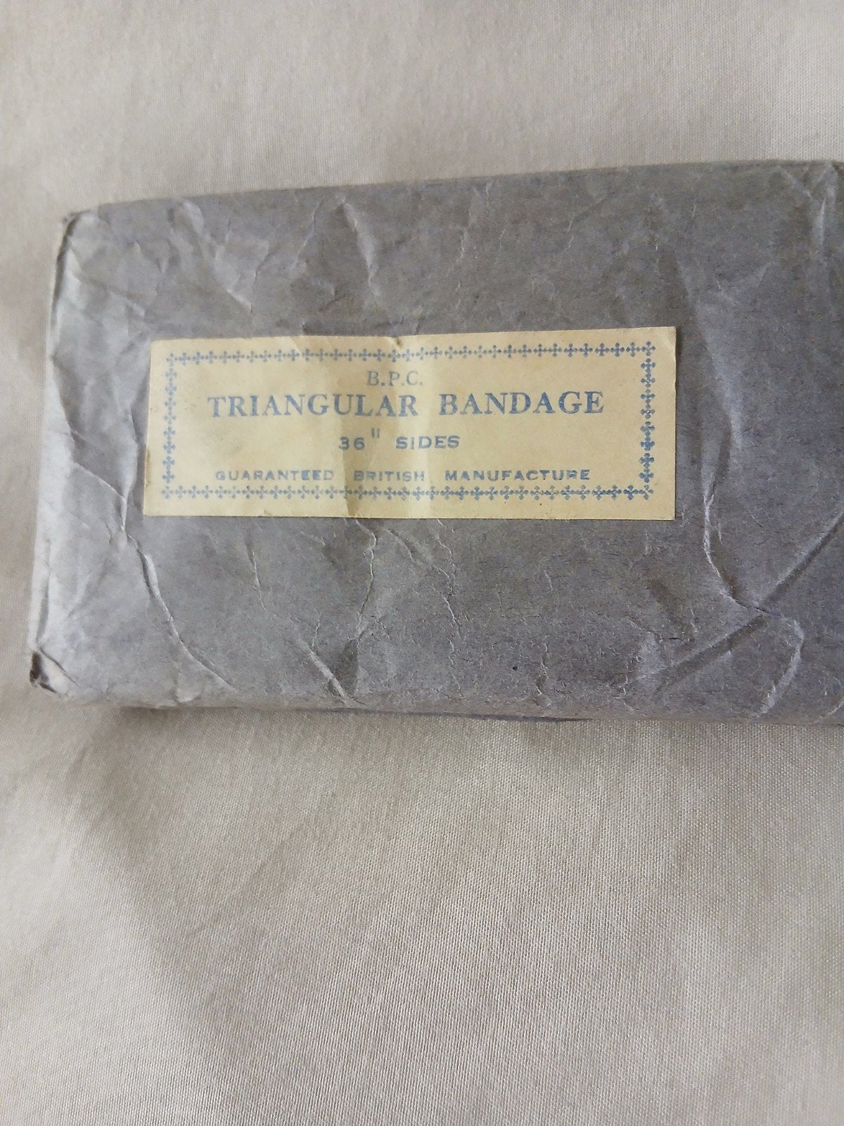 Vintage Britse militaire verbanddoos - Triangular Bandage, Ophalen of Verzenden, Overige soorten, Engeland, Overige typen