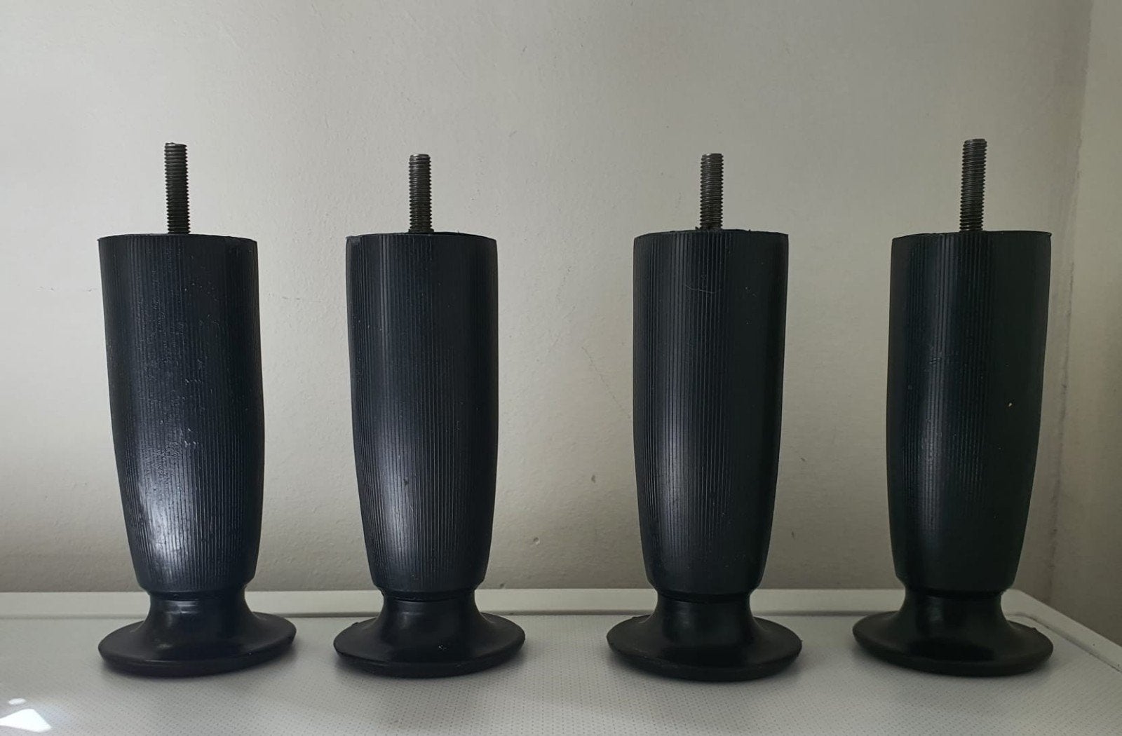 4 Zwarte kunststof kast/bed poten, Huis en Inrichting, Ophalen of Verzenden, Rond, Kunststof