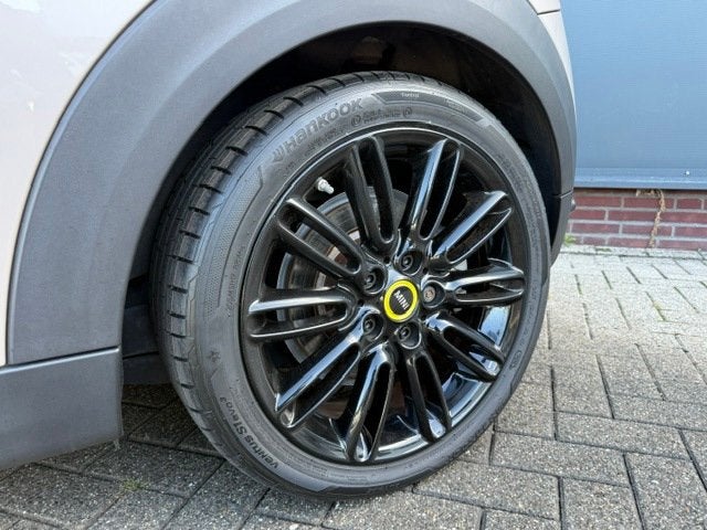 MINI Electric Collection 33 kWh *pano *leer *camera *keyless, Gebruikt, 33 kWh, 4 stoelen, Mini Electric