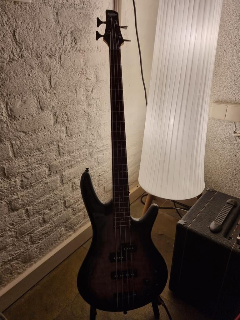 Ibanez basgitaar met Orange Crush Bass 25 versterker, Muziek en Instrumenten, Snaarinstrumenten | Gitaren | Bas, Ophalen