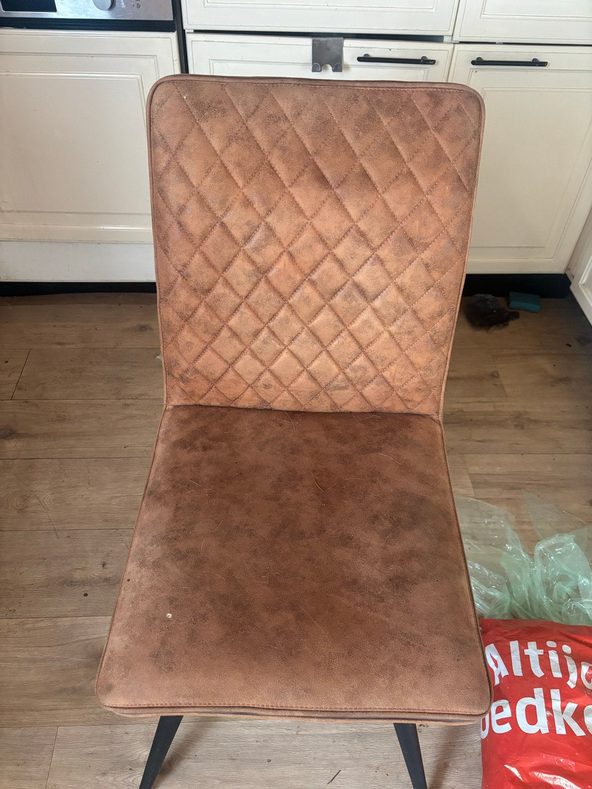4x Bruine eetkamerstoelen met ruitpatroon veloursachtig, Bruin, Ophalen of Verzenden, Zo goed als nieuw, Vier