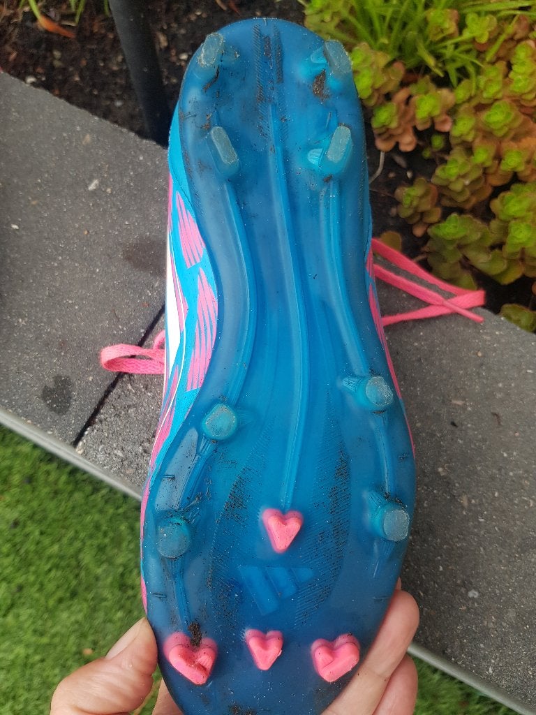 Adidas f50 voetbalschoen, Maat XS of kleiner, Schoenen, Ophalen of Verzenden, Zo goed als nieuw