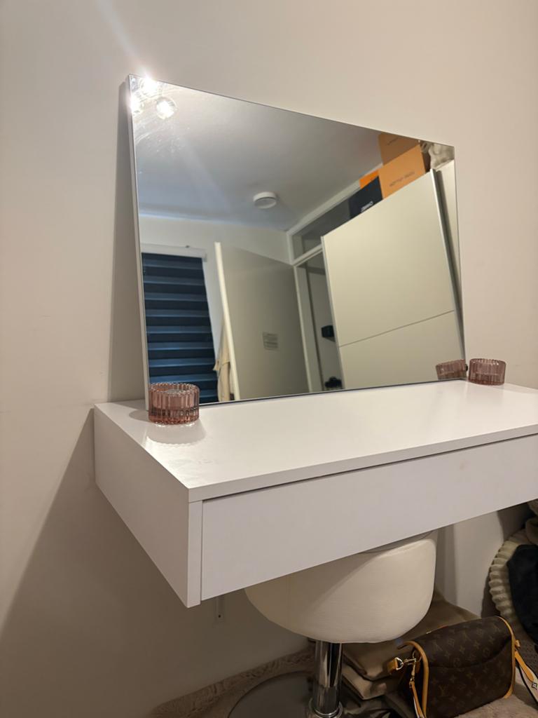 Make-up tafel met spiegel, lade en krukje, Huis en Inrichting, Badkamer | Badkamermeubels, Ophalen of Verzenden, Zo goed als nieuw