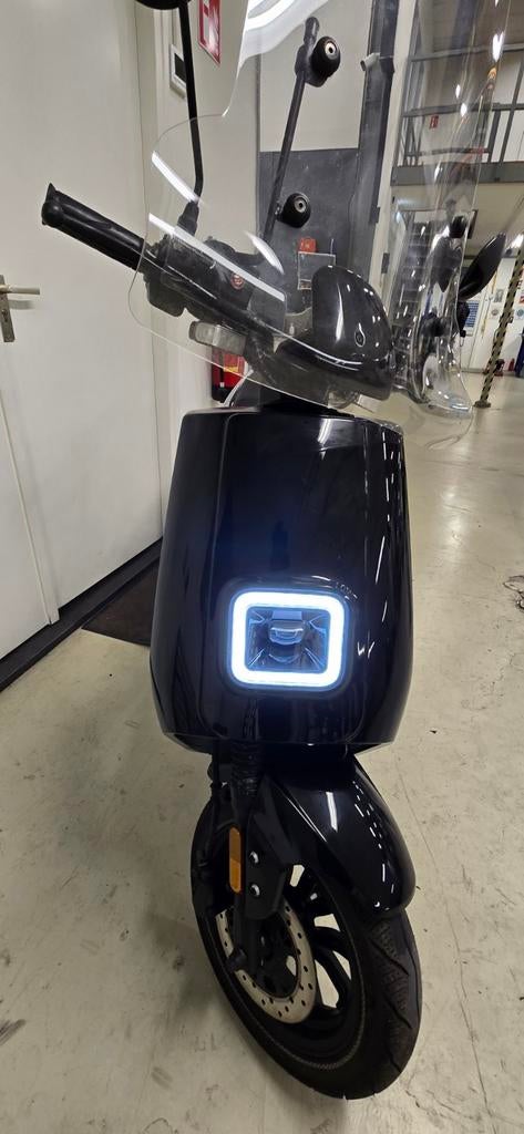 Electrische scooter IVA E-GO  Bosch motor - Nieuwstaat!, Fietsen en Brommers, Snorfietsen en Snorscooters, Ophalen of Verzenden