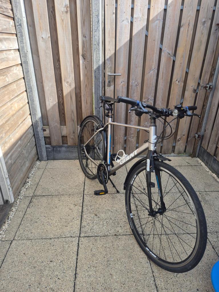 Giant Escape L - met nieuwe trapas, Fietsen en Brommers, Ophalen, 28 inch, Gebruikt, Velgrem