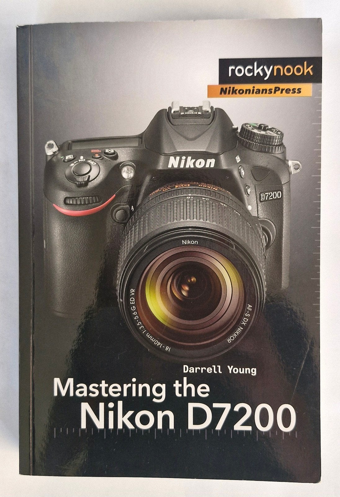 Nikon D7200 camera accessoires en handboek., Ophalen of Verzenden, Zo goed als nieuw, 70 tot 80 mm, Overige typen