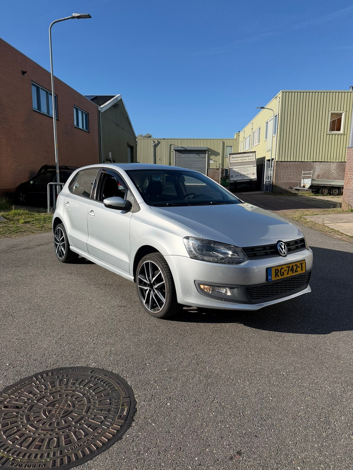 Volkswagen Polo 1.2 benzine 2010 nieuwe apk airco CarPlay, Voorwielaandrijving, Euro 5, 40 €/maand, Zwart
