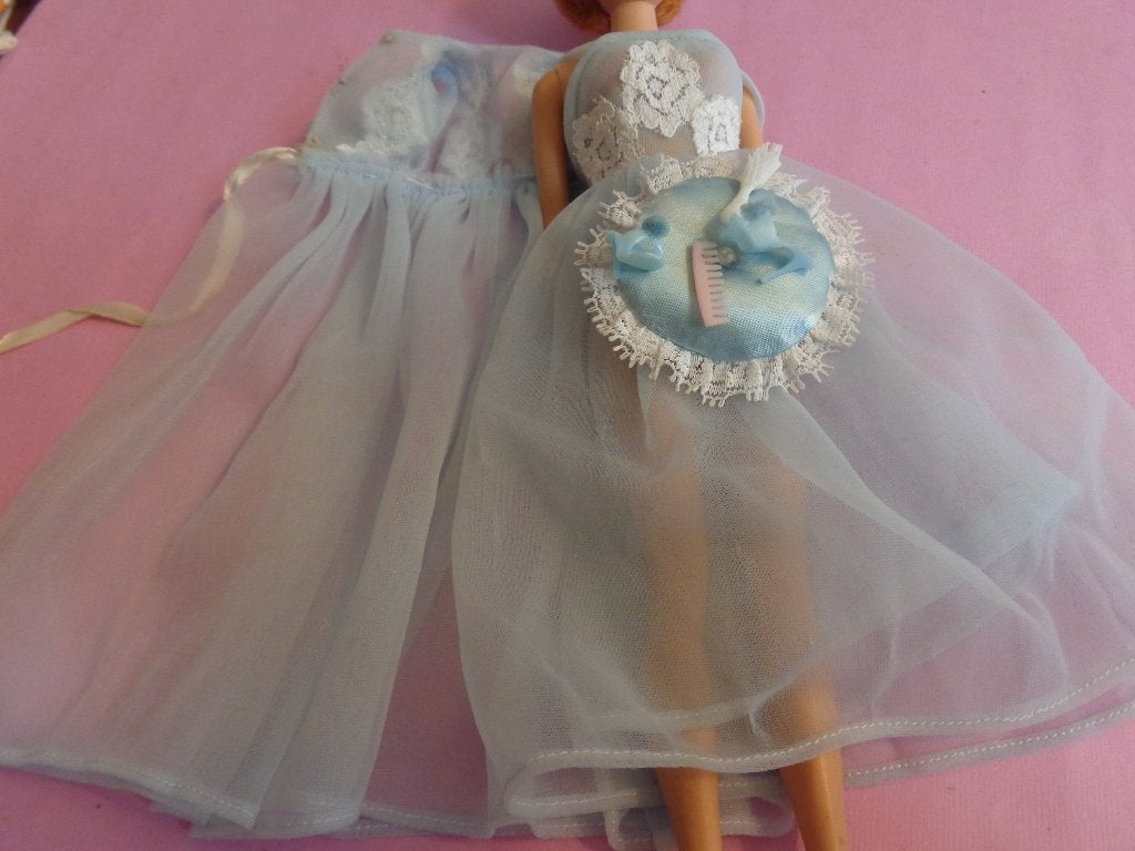 Barbie vintage sleeping pretty, Ophalen of Verzenden, Gebruikt, Kleertjes