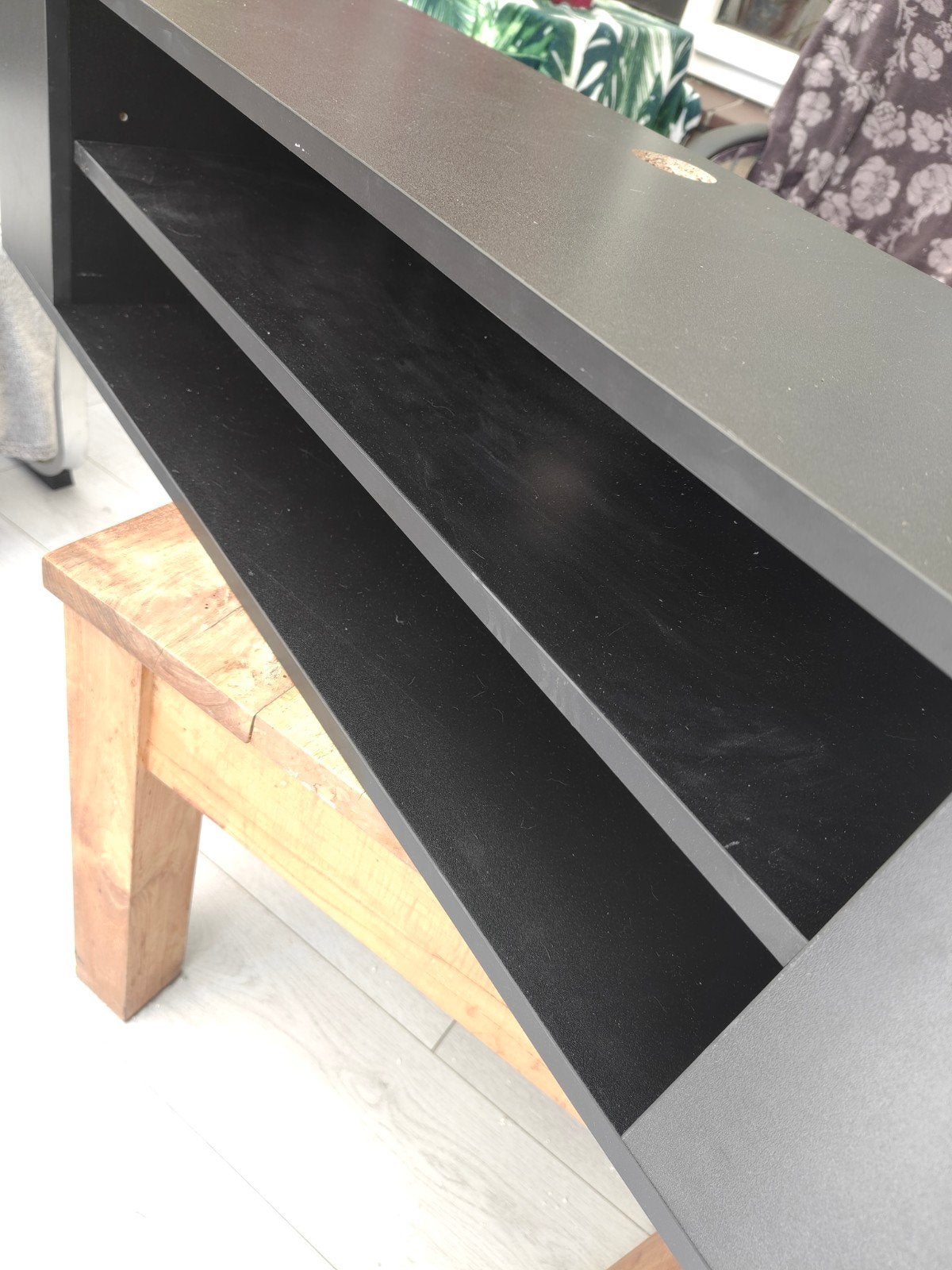 Zwart TV-meubel/wandplank met opbergruimte, Ophalen, 100 tot 150 cm, Zo goed als nieuw, Minder dan 25 cm