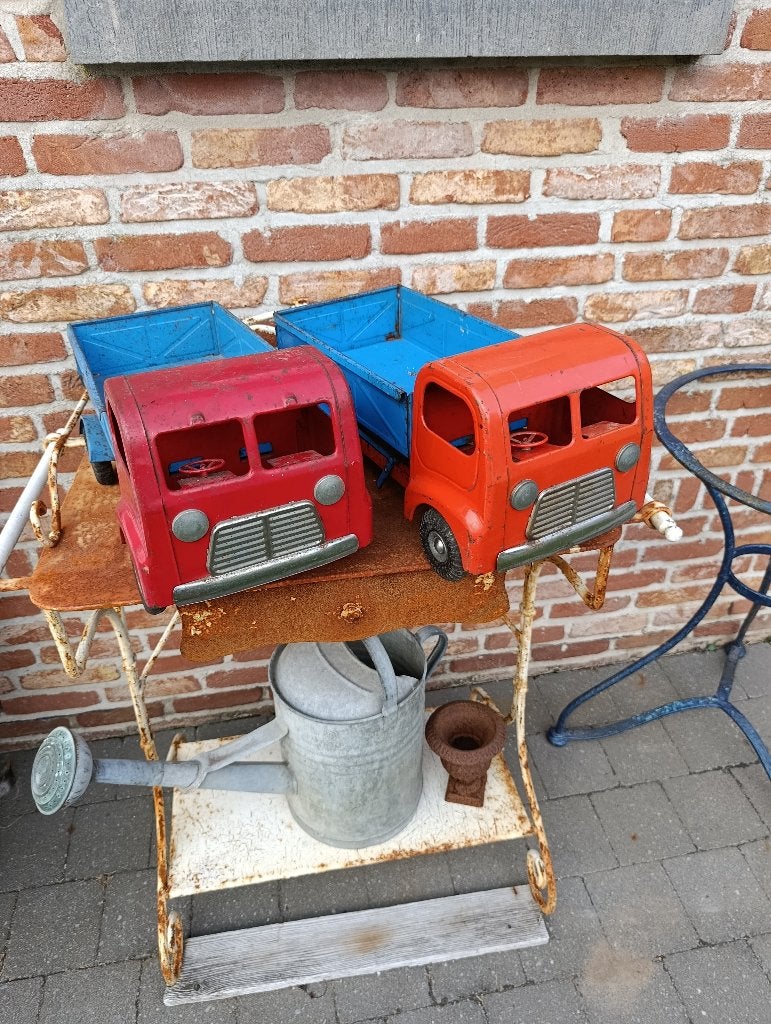 Oude blikken vrachtwagens, Ophalen