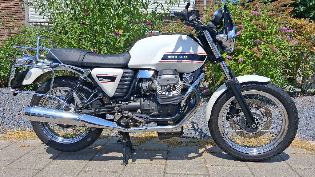 Moto Guzzi V7 Classic 2011, Motoren, Cardan-aandrijving, 2 cilinders, 744 cc, Motorrijbewijs A