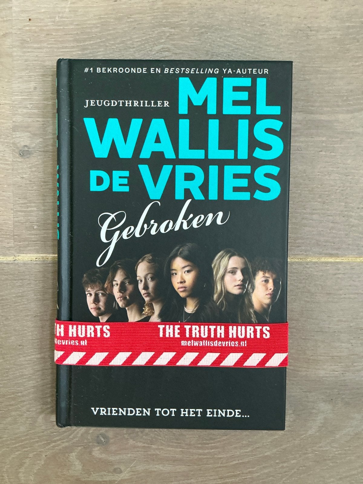 Mel Wallis de Vries - Gebroken (Jeugdthriller), Boeken, Ophalen of Verzenden, Zo goed als nieuw, Fictie