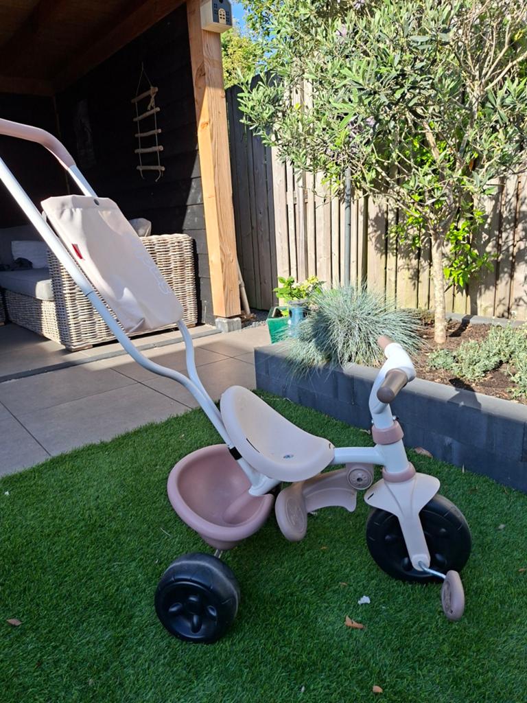 Smoby driewieler met duwstang, Fietsen en Brommers, Fietsen | Driewielers, Ophalen, Zo goed als nieuw, Duwstang