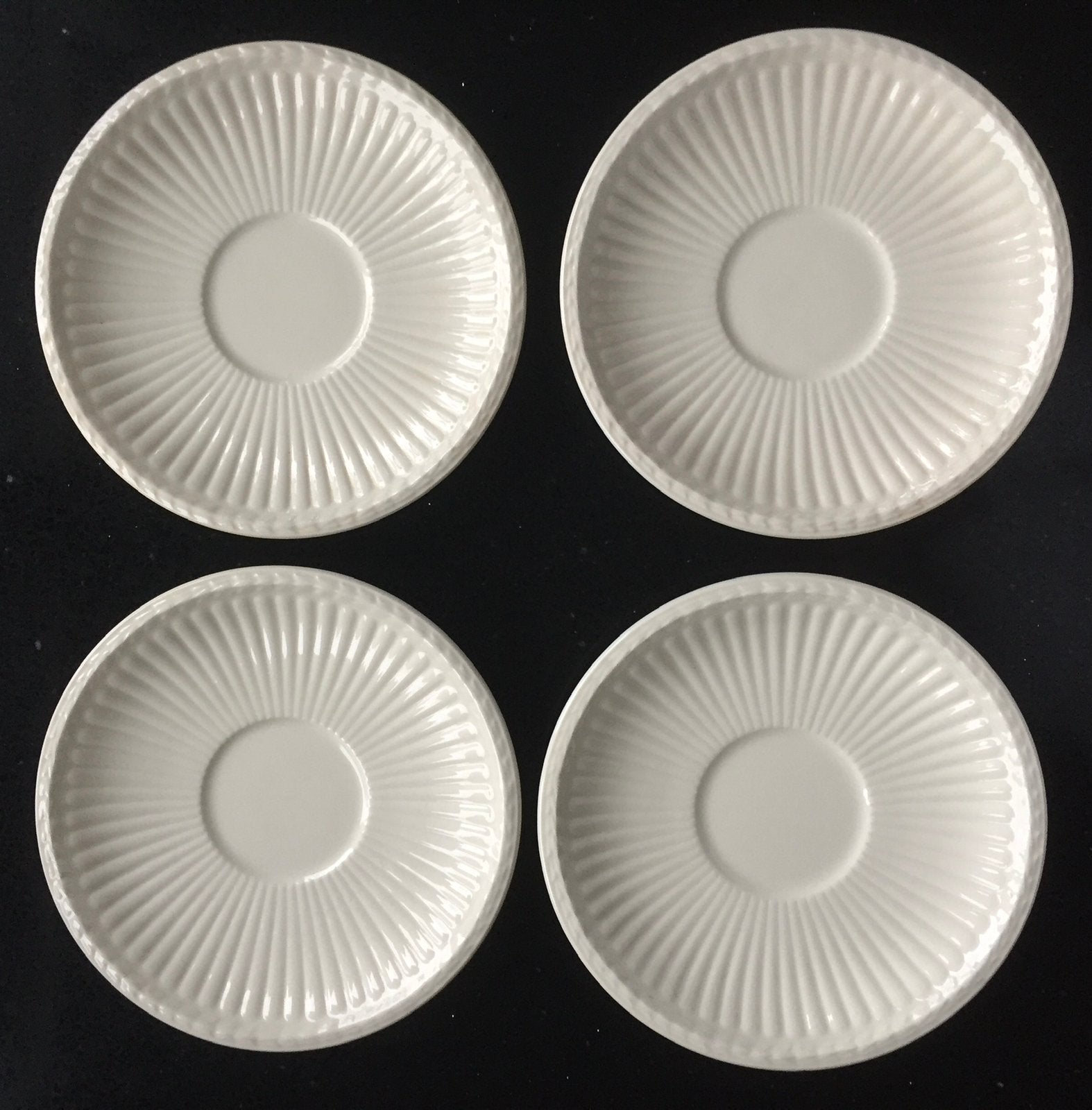 Wedgwood Edme Plain 4 (genummerde) schotels, Gebruikt, Klassiek, Ophalen of Verzenden, Kop(pen) en/of Schotel(s)