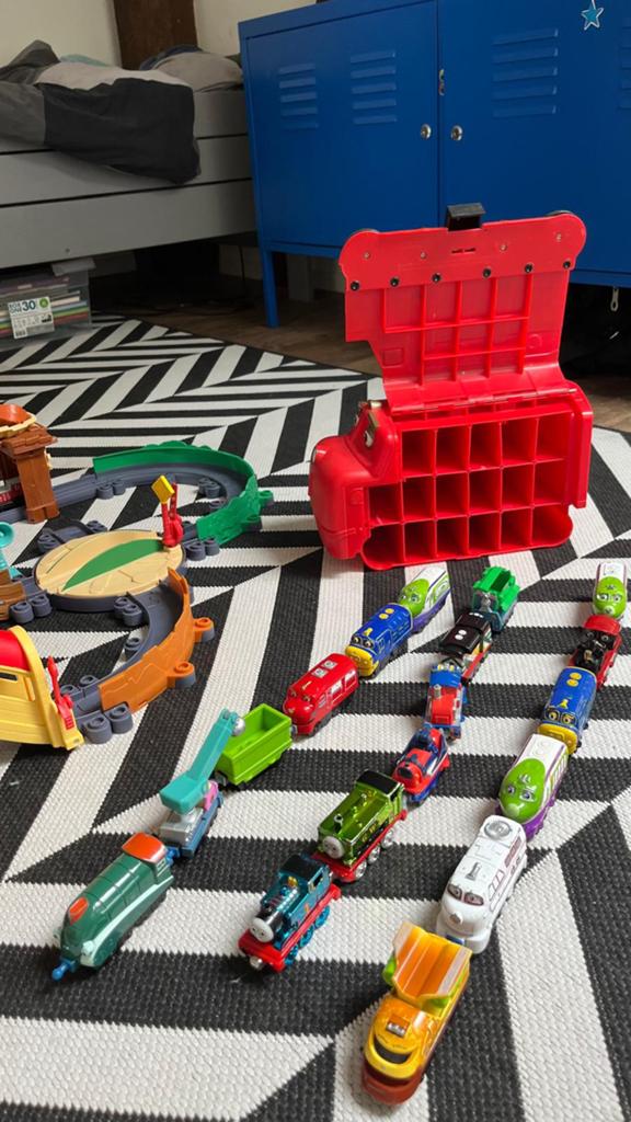 Grote Chuggington treinbaan met veel treinen en accessoires, Ophalen, Zo goed als nieuw