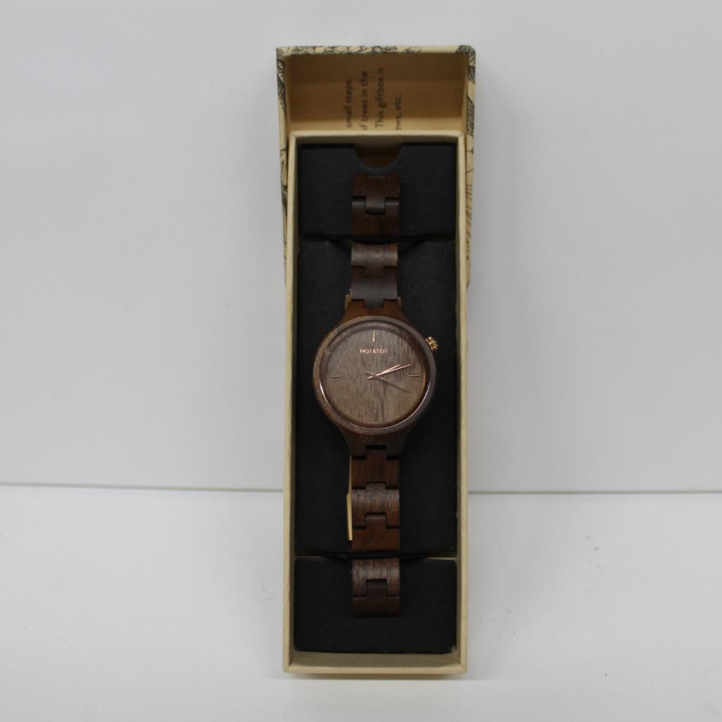 Hot&Tot Walda houten horloge, Hugo Boss, Zo goed als nieuw, Support@hugoboss.com, Dieselstr. 12
72555 Metzingen
Germany