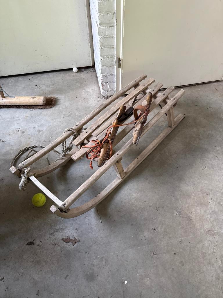 Antieke houten slee met oude schaatsen, Antiek en Kunst, Ophalen