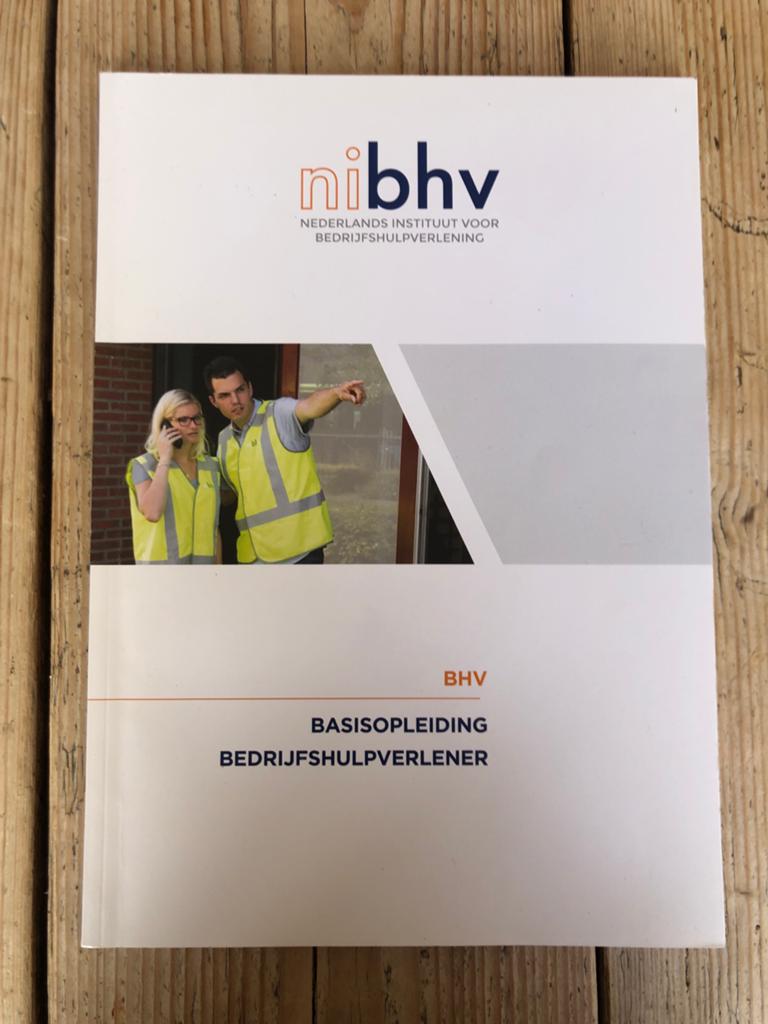 NIBHV BHV Basisopleiding Bedrijfshulpverlener Boek, Ophalen of Verzenden, Zo goed als nieuw, Overige niveaus
