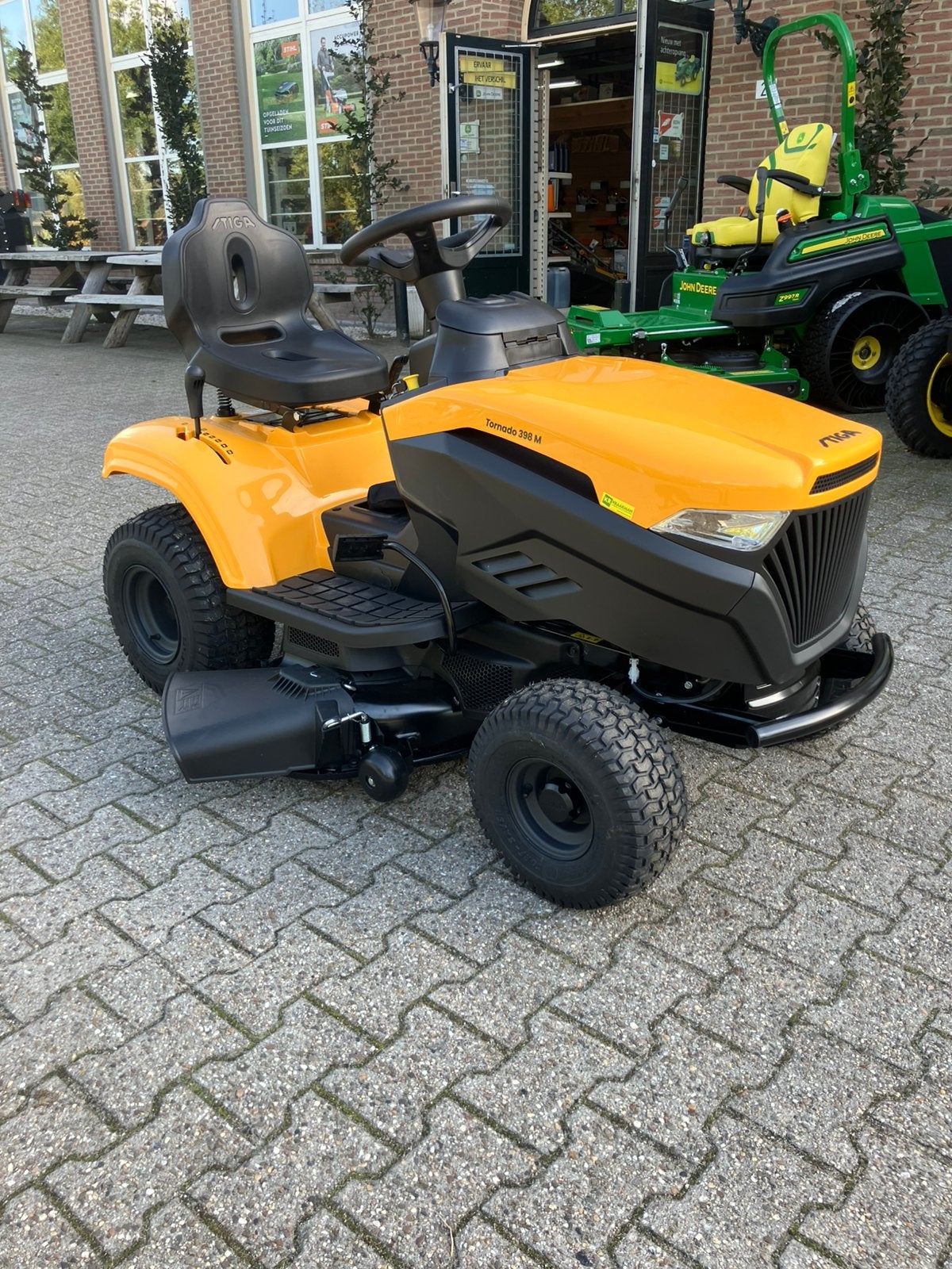 *Actie* Nieuwe Stiga Tornado 398M zitmaaier zijuitworp/mulch, Ophalen, Nieuw, Stiga zitmaaier, 90 tot 120 cm