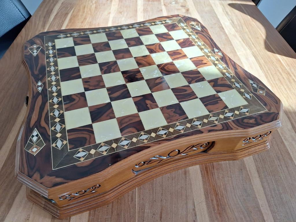Houten schaakbord, Helena thema Cesar, Ophalen