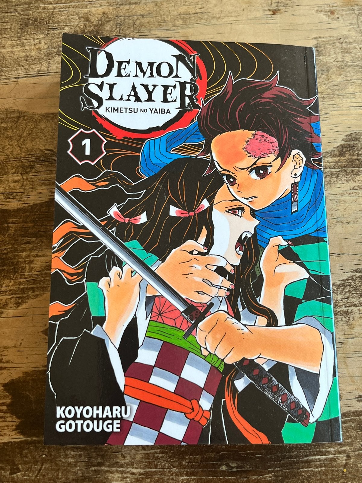 Demon Slayer Manga Deel 1 - Kimetsu no Yaiba Engelstalig, Eén comic, Ophalen of Verzenden, Zo goed als nieuw, Japan (Manga)